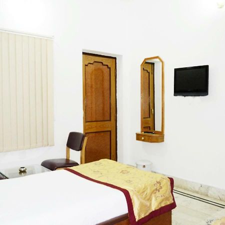 Hotel Tokyo Vihar بود جايا المظهر الخارجي الصورة