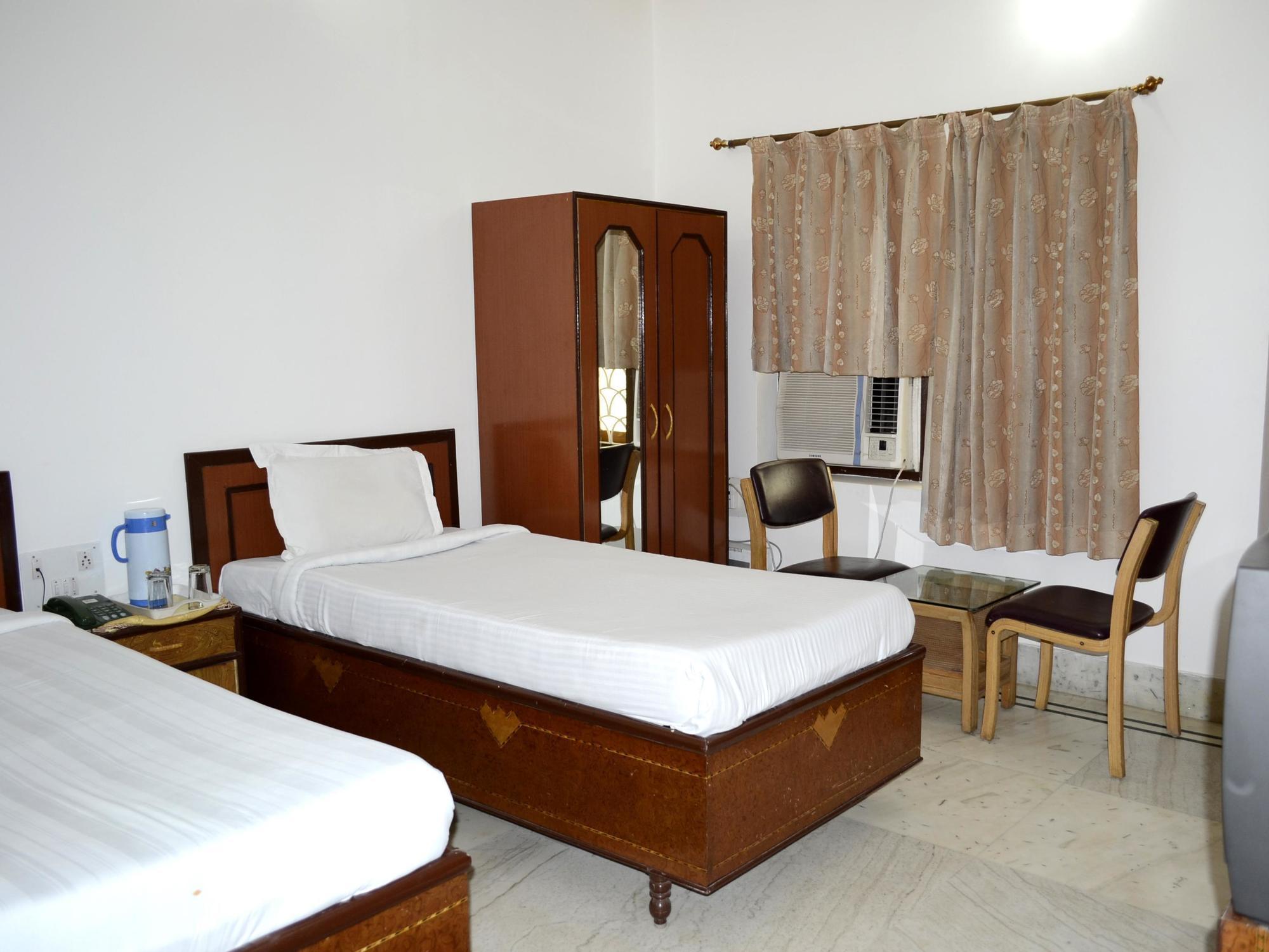 Hotel Tokyo Vihar بود جايا المظهر الخارجي الصورة