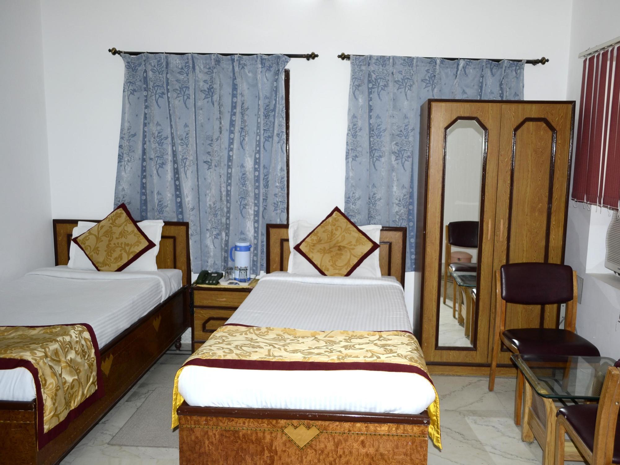 Hotel Tokyo Vihar بود جايا المظهر الخارجي الصورة