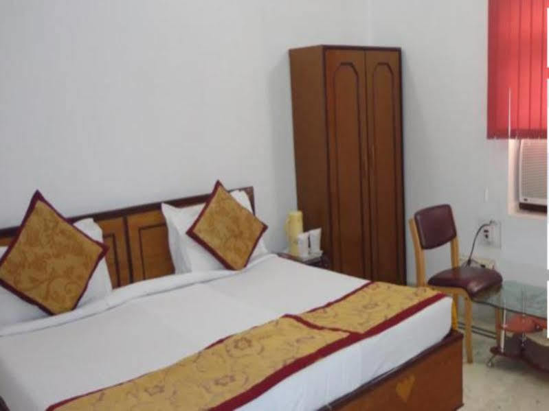 Hotel Tokyo Vihar بود جايا المظهر الخارجي الصورة