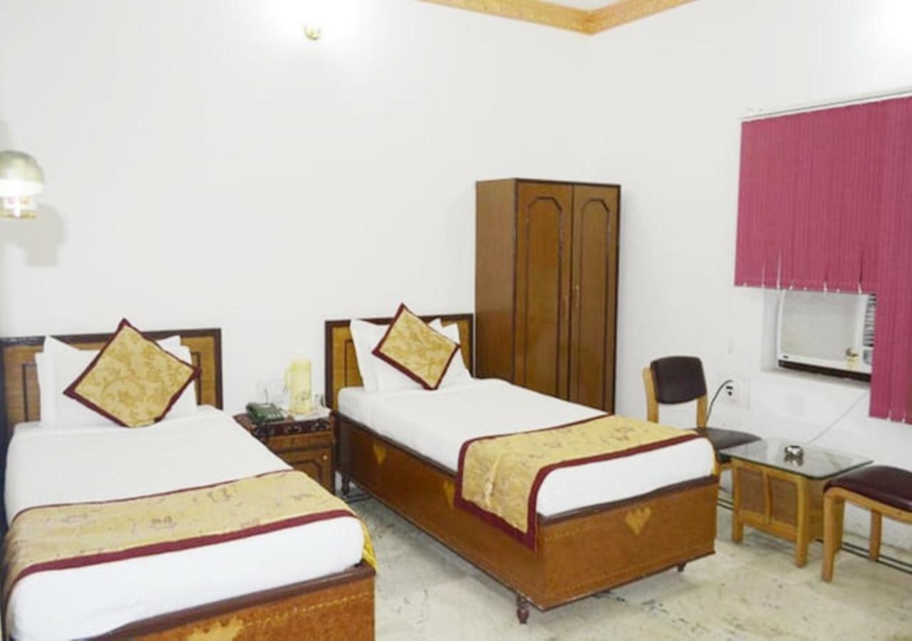 Hotel Tokyo Vihar بود جايا المظهر الخارجي الصورة
