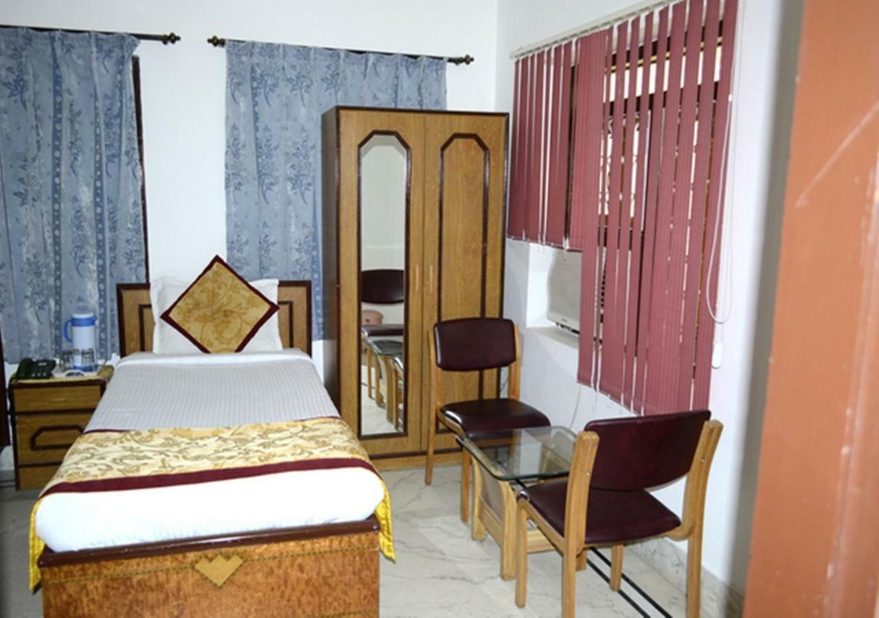 Hotel Tokyo Vihar بود جايا المظهر الخارجي الصورة